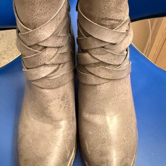 Stylish Tan Ankle Boots Sz 10 - Picture 2 of 6